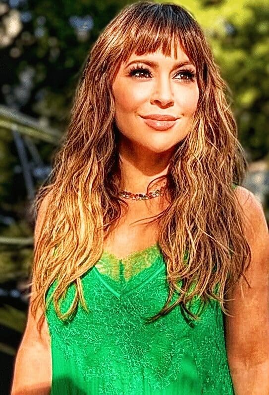 Alyssa Milano's Net Worth 2024 - Earnings, Career & Financial Success 2 Alyssa Milano Net Worth