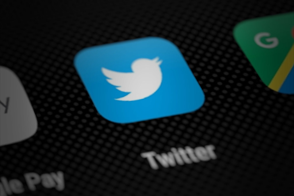 10 Best Twitter Chat Techniques 10 Use Visuals and GIFs