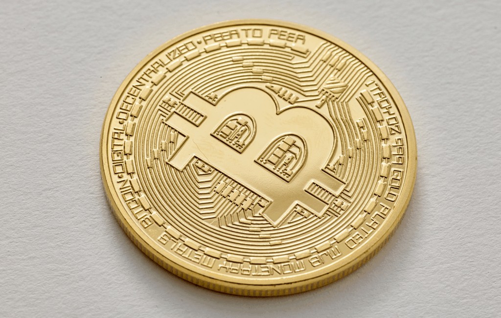 Satoshi-Era Bitcoin Whale Moves $2.1B After 14 Years – Are Long-Term Holders Selling? 2 Satoshi-Era Bitcoin Whale Moves $2.1B After 14 Years – Are Long-Term Holders Selling?