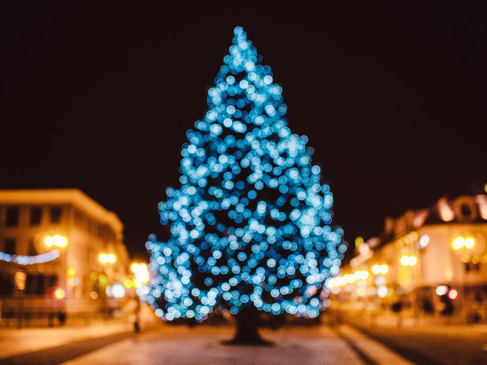 Best Way To Put lights on The Christmas Tree – Easy & Proven Tips 4 Start at the Base
