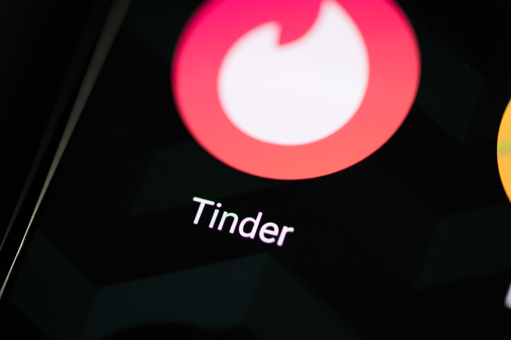 Best Way To Start Conversation In Tinder: 10 Proven Openers 2 Ask About Their Bio