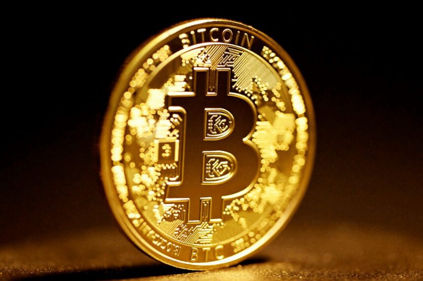 What Is a Bitcoin Maximalist? Meaning, Beliefs & Impact Explained