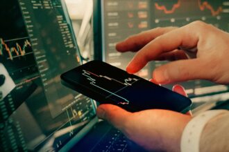 9 Best AI Copy-Trading Tools for Beginners 2025