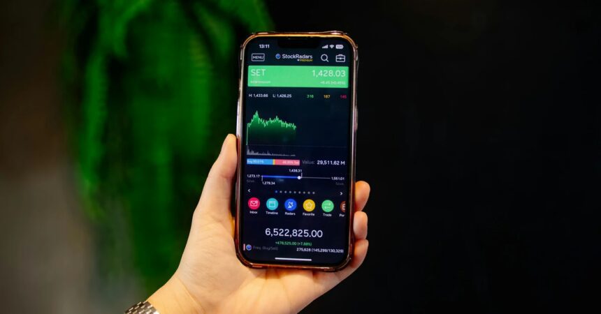 10 Prop Firms Offering Copy Trading Across Accounts